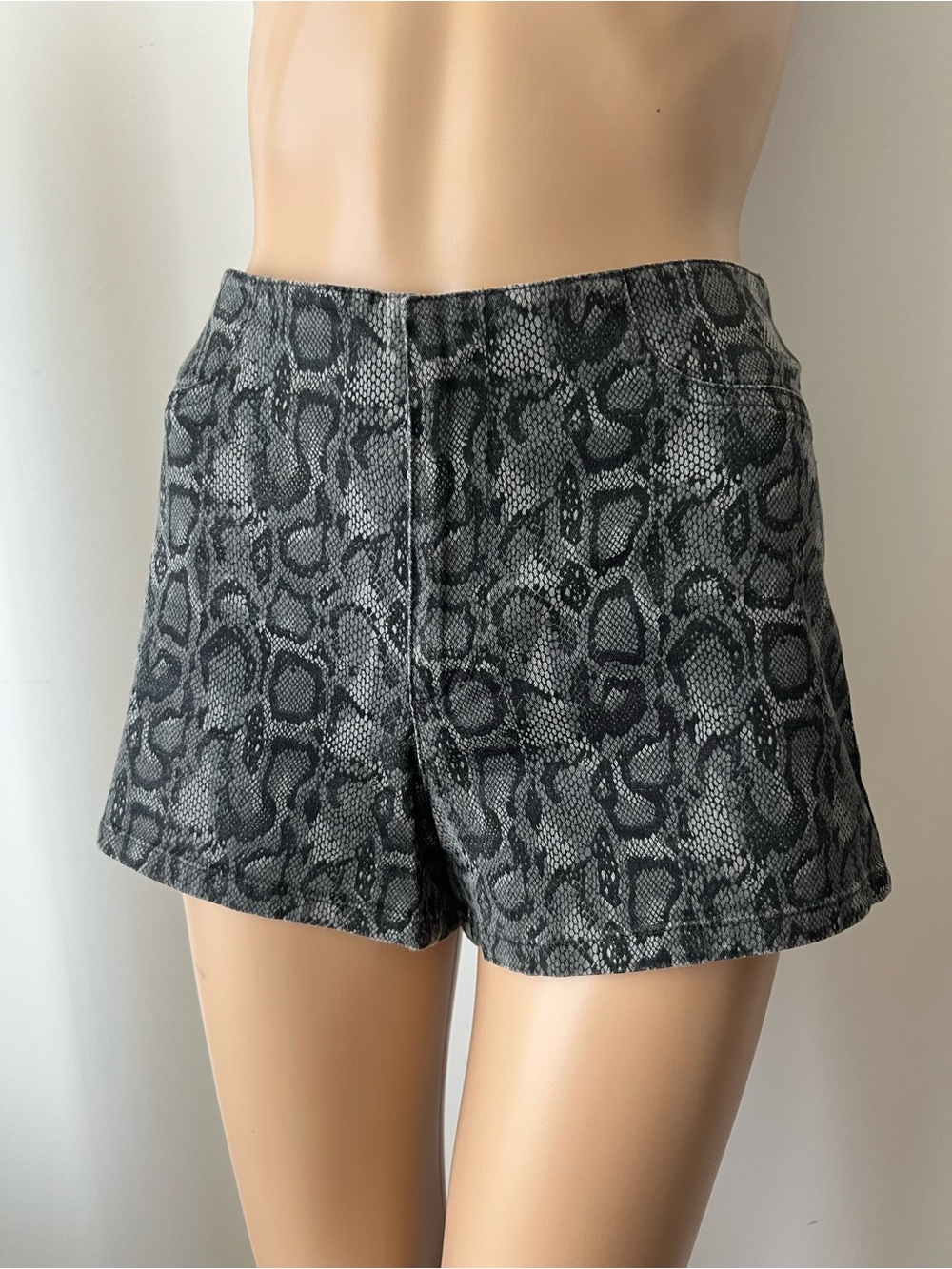 High-Rise Snake Print Women's Shorts - Gray